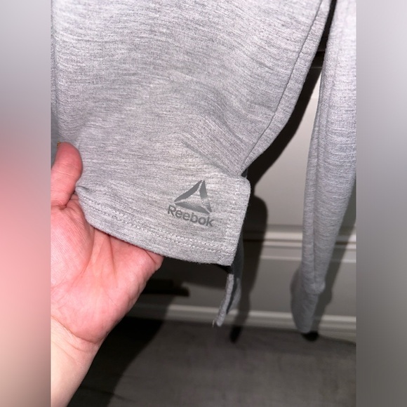 Reebok semi crop light weight pullover - Picture 2 of 4